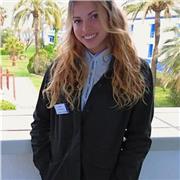 Profesor imparte clases a primaria de todas las asignaturas